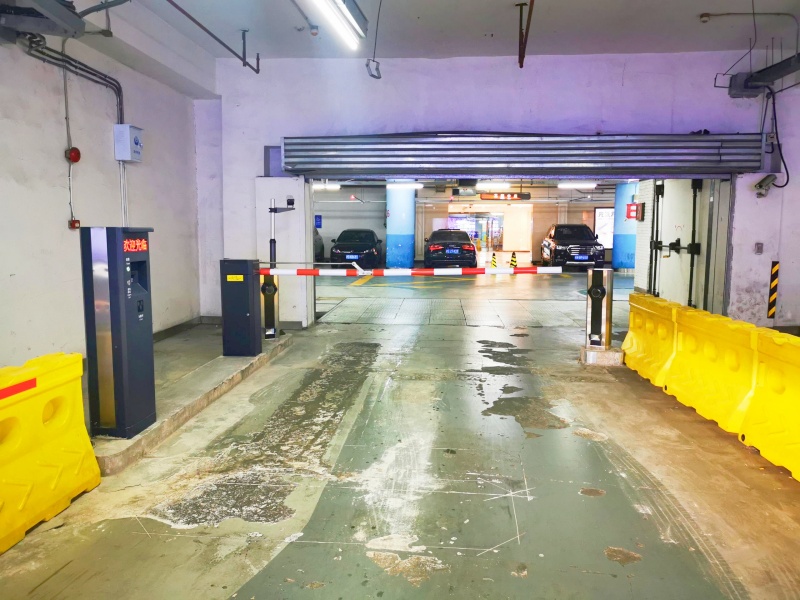 上海環(huán)球港停車場收費管理系統(tǒng)及設備案例