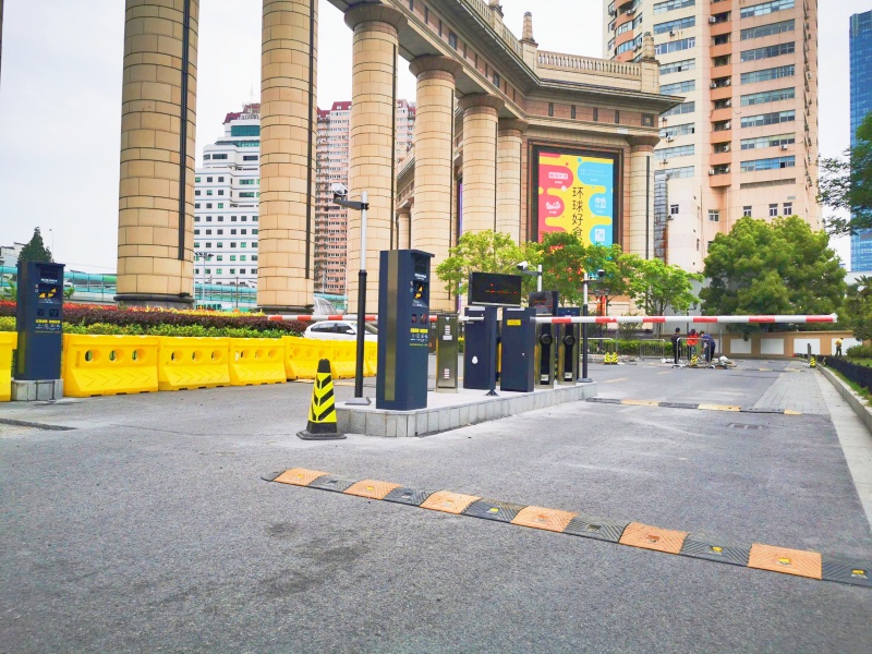 上海環(huán)球港停車場收費管理系統(tǒng)及設備案例