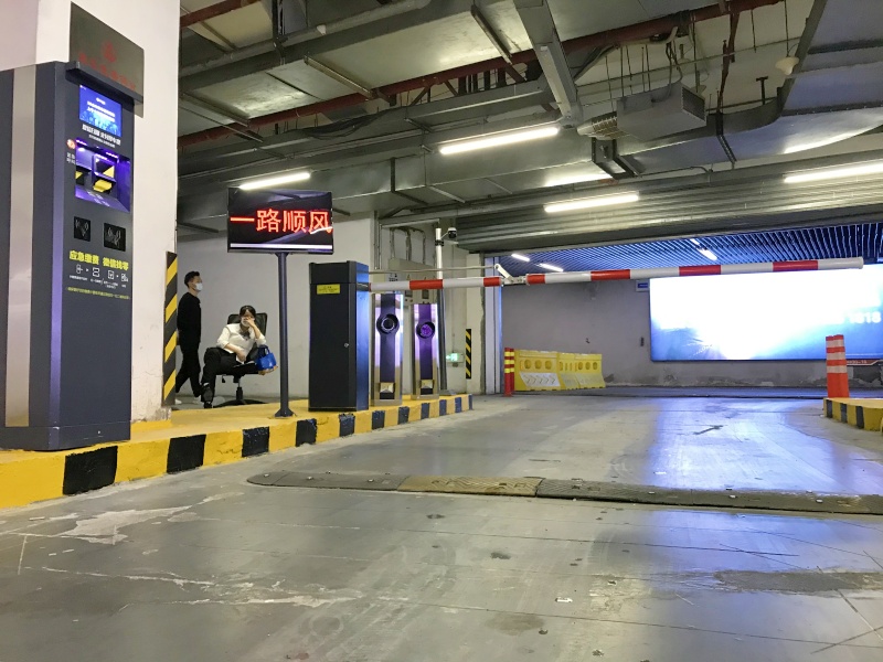 上海環(huán)球港停車場收費管理系統(tǒng)及設備案例