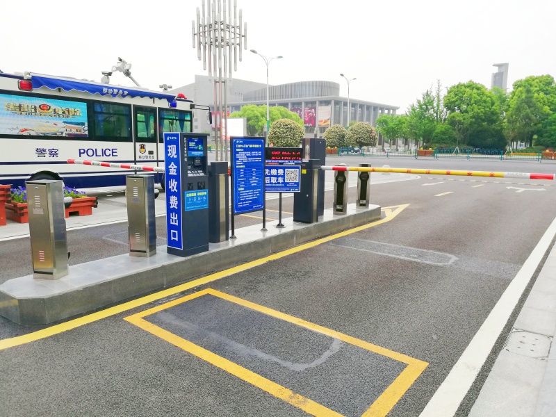 江蘇永旺夢(mèng)樂城(蘇州新區(qū)店)停車場(chǎng)收費(fèi)管理系統(tǒng)及設(shè)備案例