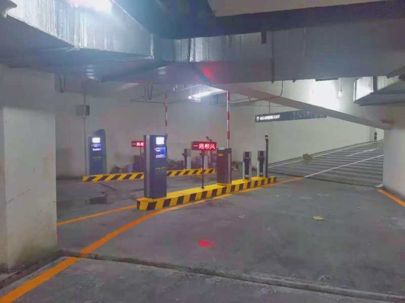 四川成都龍湖時代天街停車場收費(fèi)管理系統(tǒng)及設(shè)備案例