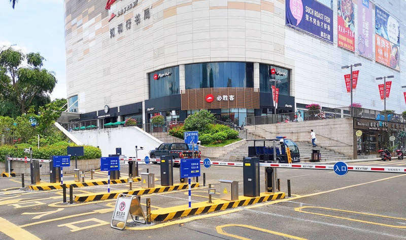 海南儋州夏日國際商業(yè)廣場停車場收費(fèi)管理系統(tǒng)及設(shè)備案例