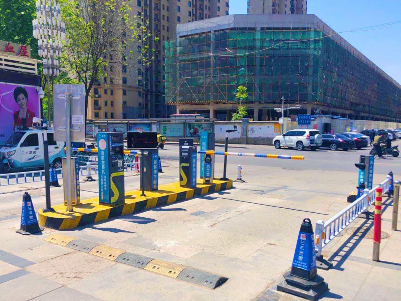 河北石家莊城投商貿(mào)廣場停車場收費管理系統(tǒng)及設備案例