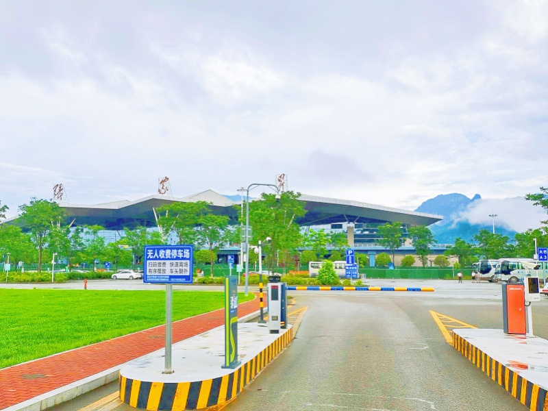 湖南張家界荷花國際機(jī)場停車場收費(fèi)管理系統(tǒng)及設(shè)備案例