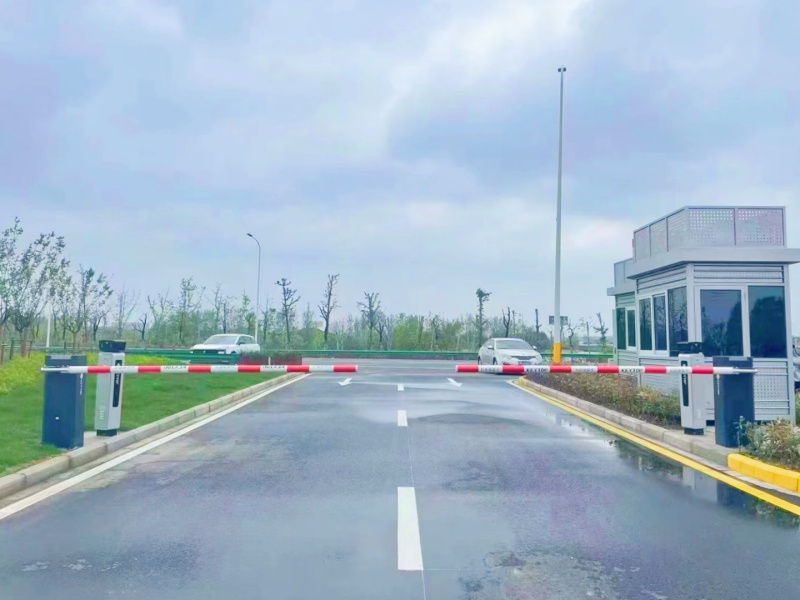 安徽合肥新橋國際機(jī)場停車場道閘系統(tǒng)及設(shè)備案例