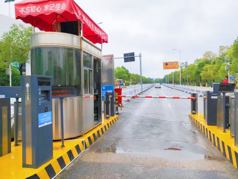 江西南昌大學(xué)停車場(chǎng)收費(fèi)管理系統(tǒng)及設(shè)備案例