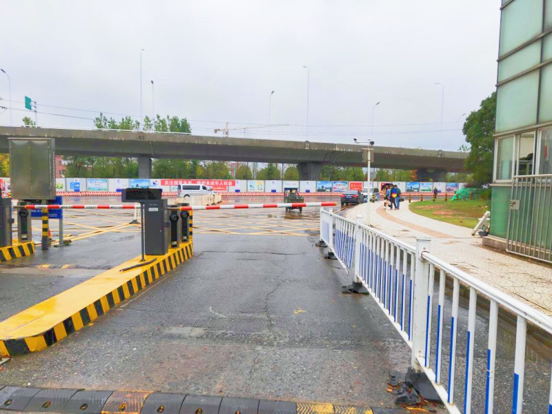 江西南昌大學(xué)停車場(chǎng)收費(fèi)管理系統(tǒng)及設(shè)備案例