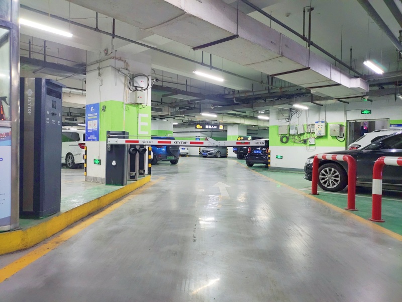 鄭州印象匯（金水區(qū)店）停車場收費管理系統(tǒng)及設(shè)備案例