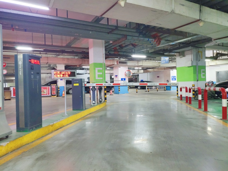 鄭州印象匯（金水區(qū)店）停車場收費管理系統(tǒng)及設(shè)備案例