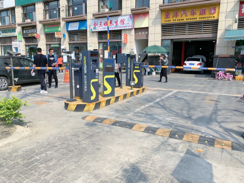 四川成都佳兆業(yè)8號停車場收費管理系統(tǒng)及設(shè)備案例