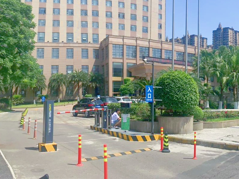 成都樂山夾江威尼大酒店停車場道閘系統(tǒng)及設(shè)備案例