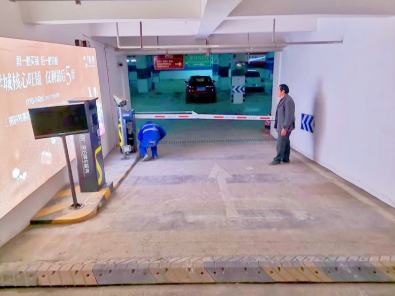 四川成都錦江星島國(guó)際停車場(chǎng)收費(fèi)管理系統(tǒng)及設(shè)備案例