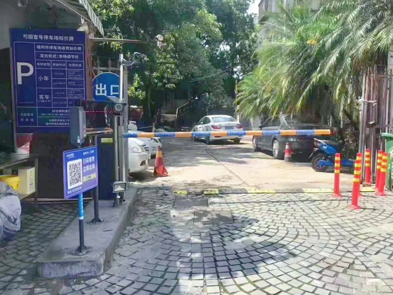 福建福州勺園一號停車場道閘系統(tǒng)及設(shè)備案例