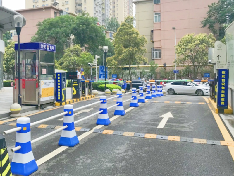 河南鄭州瀚海璞麗中心停車場收費管理系統(tǒng)及設備案例