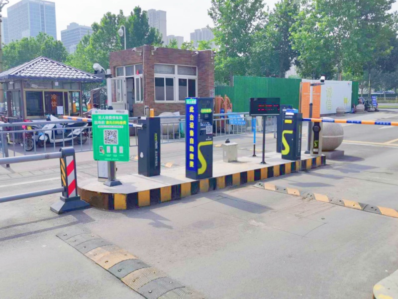 山東濟(jì)南世購商貿(mào)廣場停車場收費(fèi)管理系統(tǒng)及設(shè)備案例