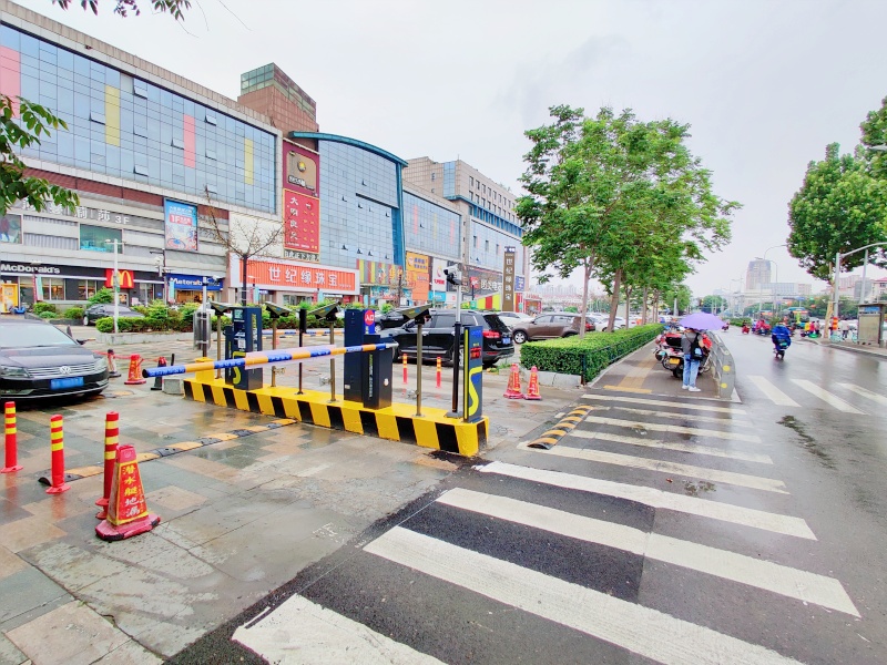 山東濟(jì)南繽紛五洲大酒店停車場(chǎng)收費(fèi)管理系統(tǒng)及設(shè)備案例