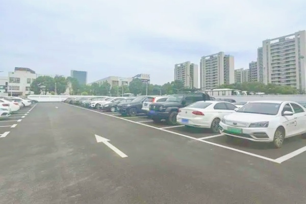 閔行區(qū)張慕春申園新增停車場，解決居民停車難題