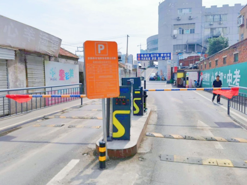 山東濟(jì)南世購商貿(mào)廣場停車場收費(fèi)管理系統(tǒng)及設(shè)備案例