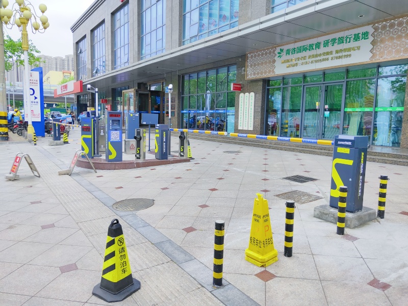 山東青島李滄商會(huì)大廈停車場(chǎng)收費(fèi)管理系統(tǒng)及設(shè)備案例