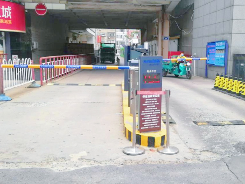 山東淄博奧德隆利群購物中心停車場道閘系統(tǒng)及設(shè)備案例