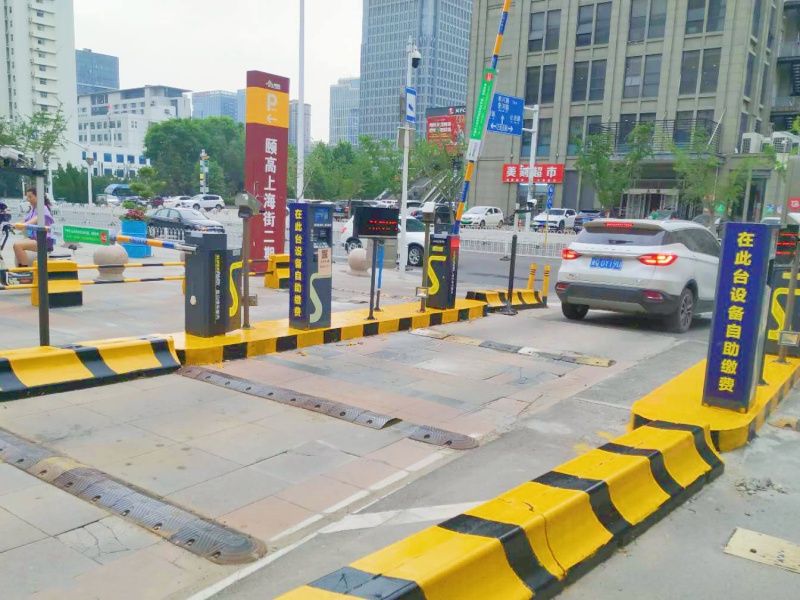 山東臨沂頤高上海街停車場收費管理系統(tǒng)及設(shè)備案例