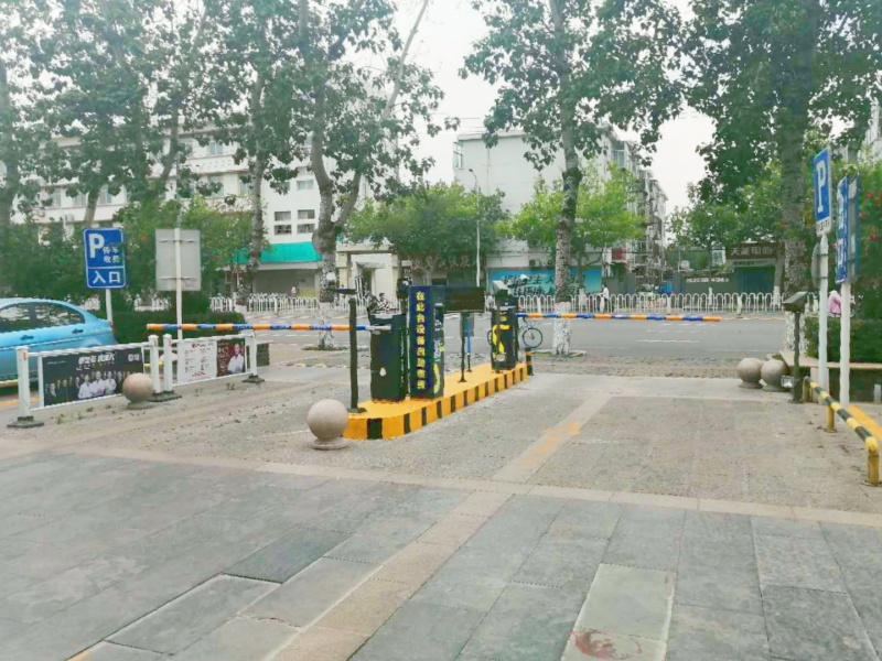 山東濰坊月河樓商務(wù)大廈停車場(chǎng)道閘系統(tǒng)及設(shè)備案例