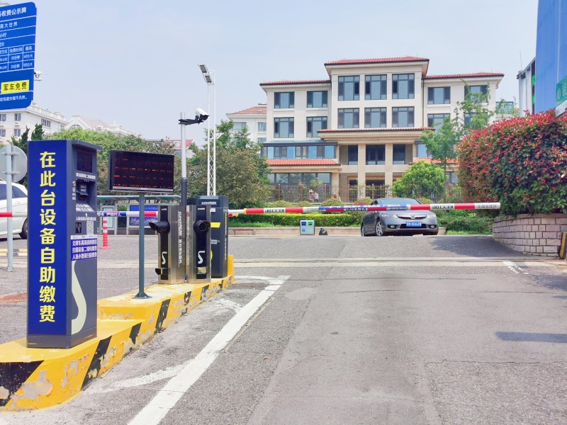 山東青島銀海大世界停車場道閘系統(tǒng)及設(shè)備案例
