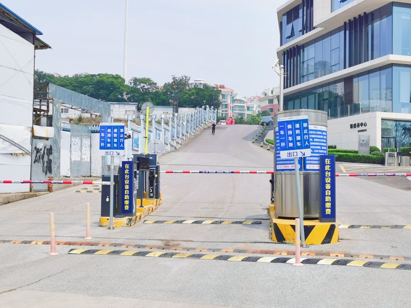山東青島銀海大世界停車場道閘系統(tǒng)及設(shè)備案例