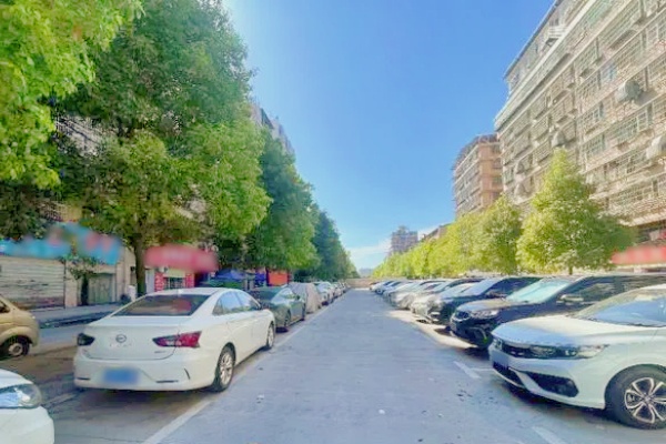 老城區(qū)停車(chē)場(chǎng)煥發(fā)新“車(chē)位”生機(jī)，湖南株洲新增海量停車(chē)位