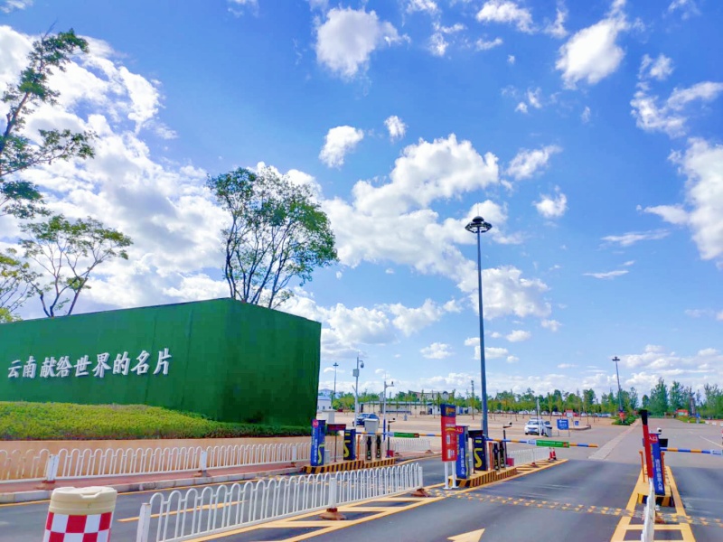 云南七彩云南·古滇名城停車場道閘系統(tǒng)及設(shè)備案例