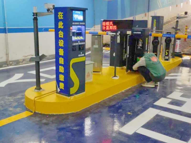 云南滇池南亞風(fēng)情第壹城停車(chē)場(chǎng)收費(fèi)管理系統(tǒng)及設(shè)備案例