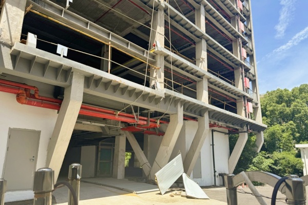 曙光醫(yī)院東院立體車庫(kù)竣工閑置，市民呼吁解決停車難題