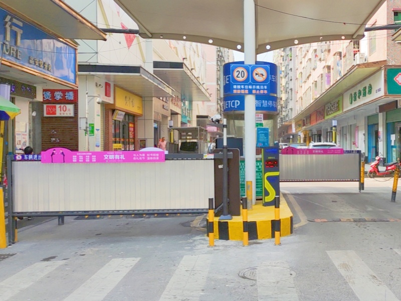 廣東深圳石龍社區(qū)停車場收費管理系統(tǒng)及設(shè)備案例