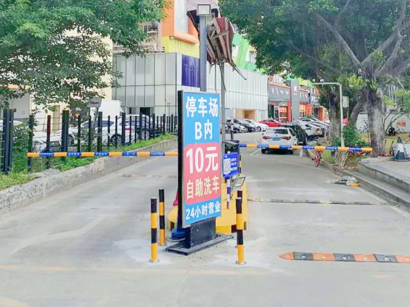 廣東深圳西鄉(xiāng)彩虹城停車場收費管理系統(tǒng)及設(shè)備案例