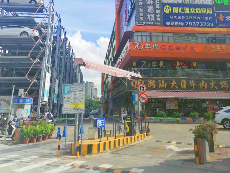廣東深圳西鄉(xiāng)彩虹城停車場收費管理系統(tǒng)及設(shè)備案例