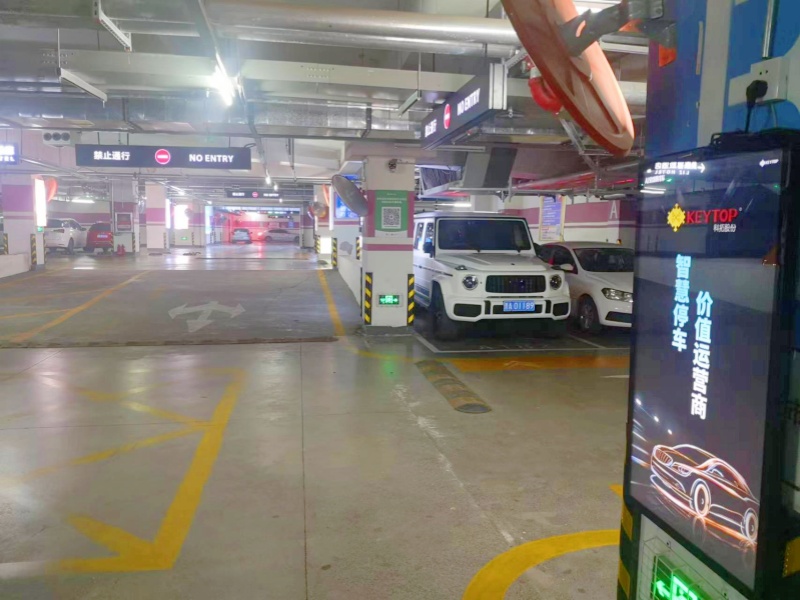 山西太原印象城停車(chē)場(chǎng)收費(fèi)管理系統(tǒng)及設(shè)備案例