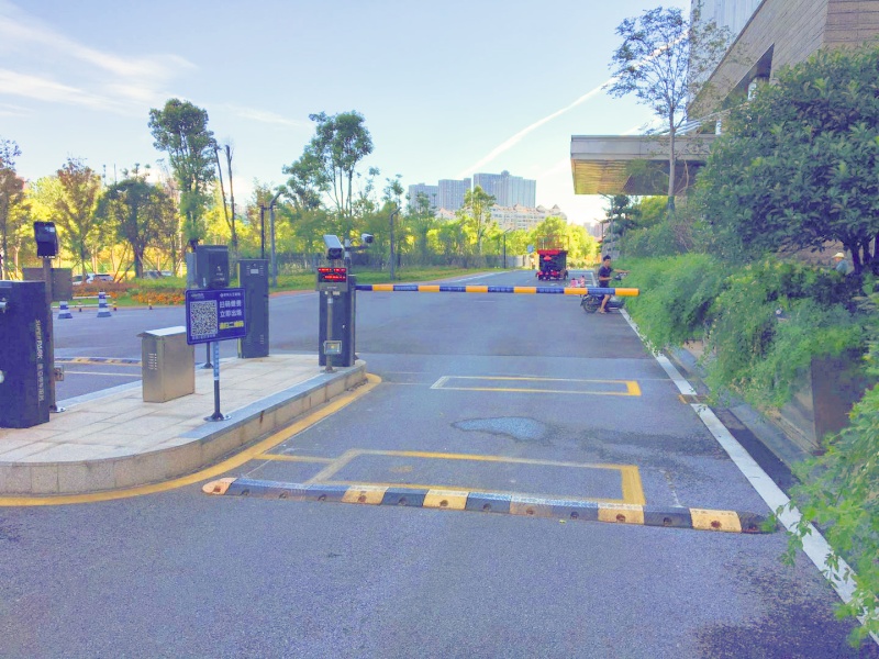 武漢福星惠譽福萊中心停車場收費管理系統(tǒng)及設備案例