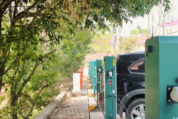 棗陽市鄉(xiāng)村新能源革命：充電樁網(wǎng)絡(luò)點亮農(nóng)村出行新希望