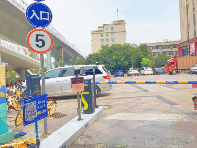 武漢福星惠譽(yù)福星城北區(qū)停車場收費(fèi)管理系統(tǒng)及設(shè)備案例