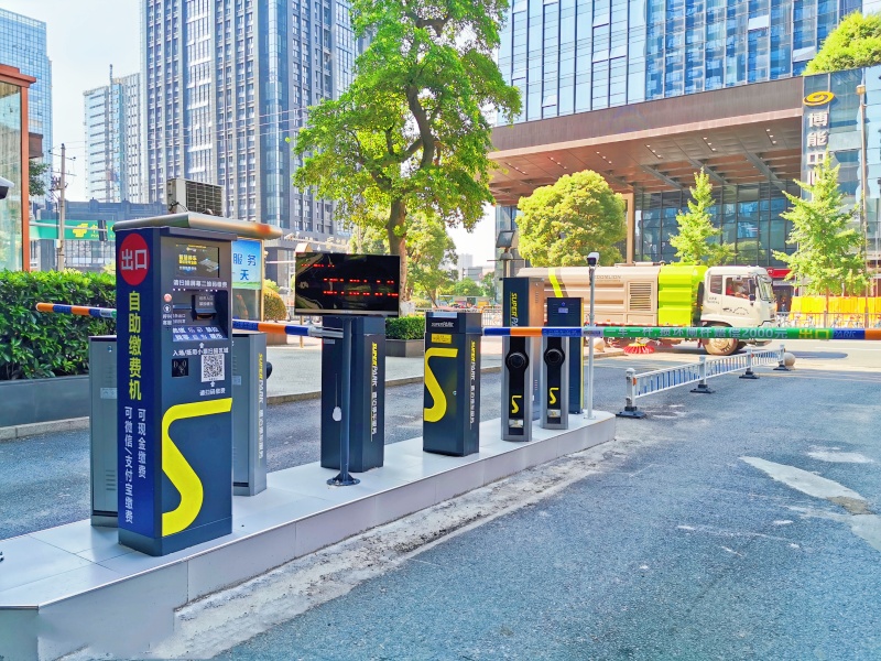 江西南昌博能金融中心停車場收費(fèi)管理系統(tǒng)及設(shè)備案例