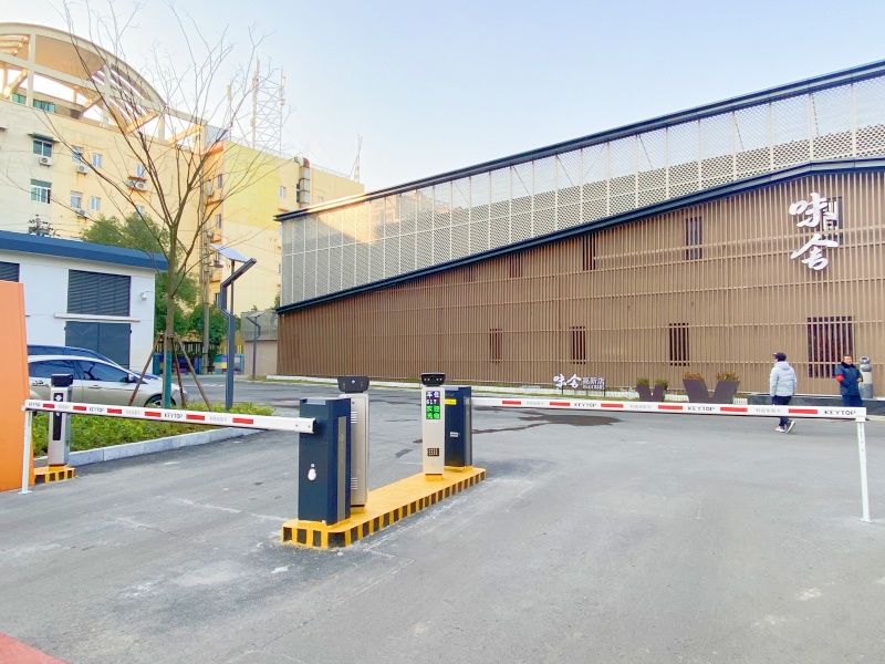 江西南昌創(chuàng)業(yè)大廈停車場收費管理系統(tǒng)及設(shè)備案例