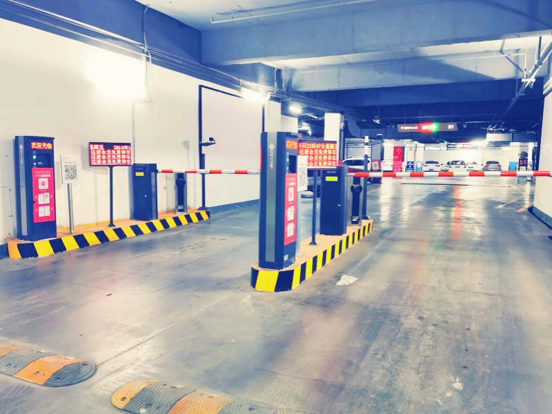 宜春潤達國際購物中心停車場收費管理系統(tǒng)及設(shè)備案例