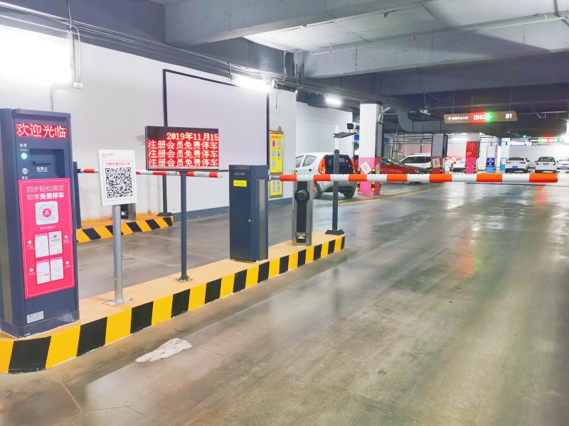 宜春潤達國際購物中心停車場收費管理系統(tǒng)及設(shè)備案例