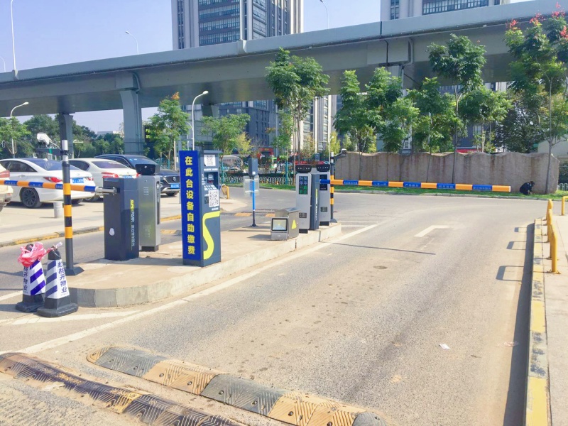 湖北武漢光谷總部國際停車場收費管理系統(tǒng)及設備案例