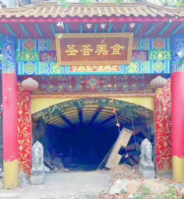 濟(jì)南商務(wù)樓地下停車場(chǎng)變身KTV，商戶投訴、違建糾葛半年無(wú)解