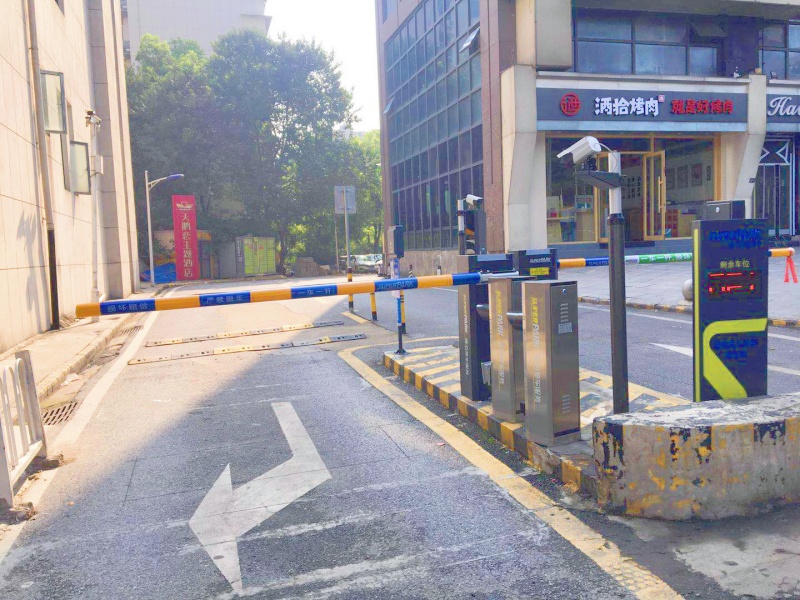 湖北武漢理工大孵化樓停車場收費管理系統(tǒng)及設備案例
