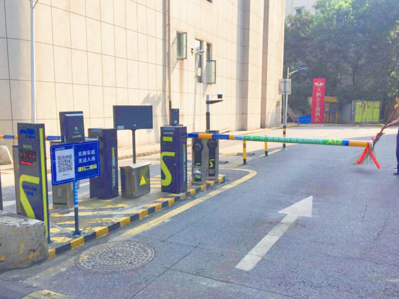 湖北武漢理工大孵化樓停車場收費管理系統(tǒng)及設備案例