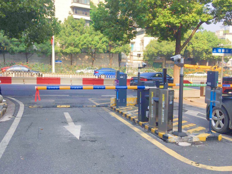 湖北武漢理工大孵化樓停車場收費管理系統(tǒng)及設備案例