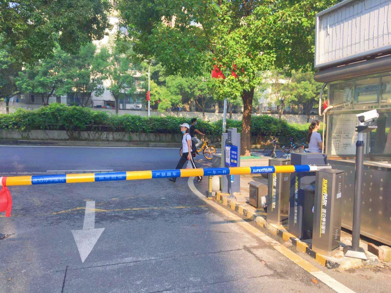 湖北武漢理工大孵化樓停車場收費管理系統(tǒng)及設備案例