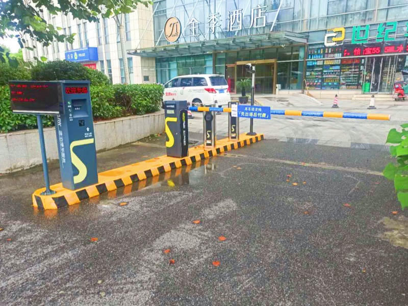 江蘇南京汽車客運(yùn)站停車場(chǎng)收費(fèi)管理系統(tǒng)及設(shè)備案例